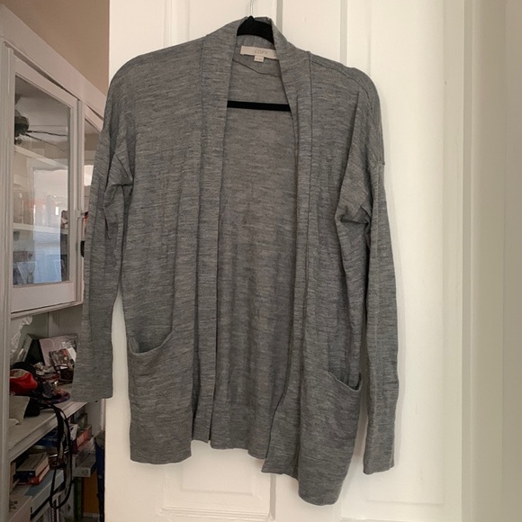 Loft gray long sleeved cardigan with pockets. Size medium. - Picture 1 of 1